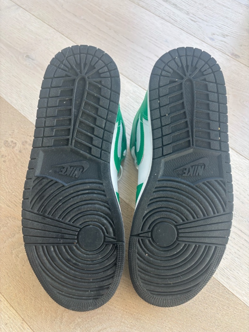 Jordan 1 Mid Lucky Green -  Mens  US Size 9.5 - Picture 12 of 12